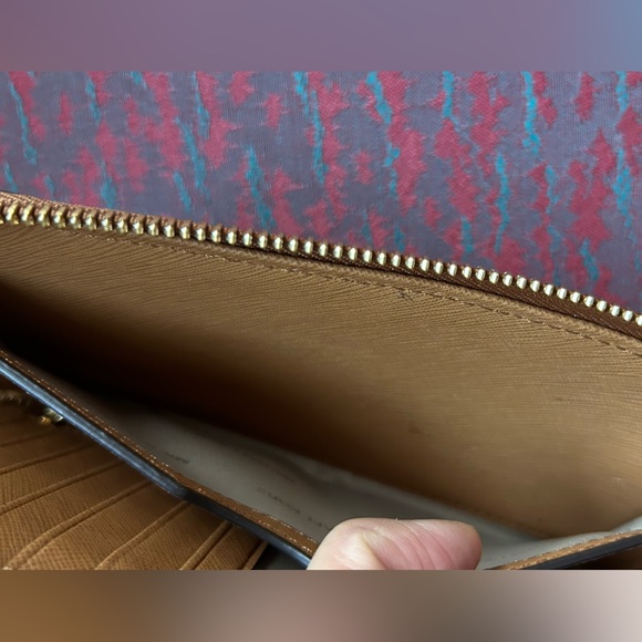 Michael Kors (retails $220) Tan Leather wallet wristlet EUC - Picture 7 of 8